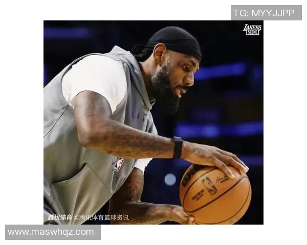 镜头捕捉:篮球八卦赛场小动作引发热议 镜头捕捉:篮球八卦赛场小动作引发热议