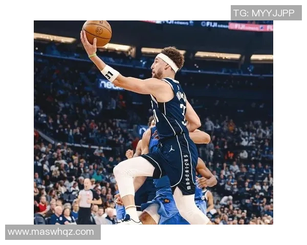 镜头捕捉：独行侠赛场小动作引发热议