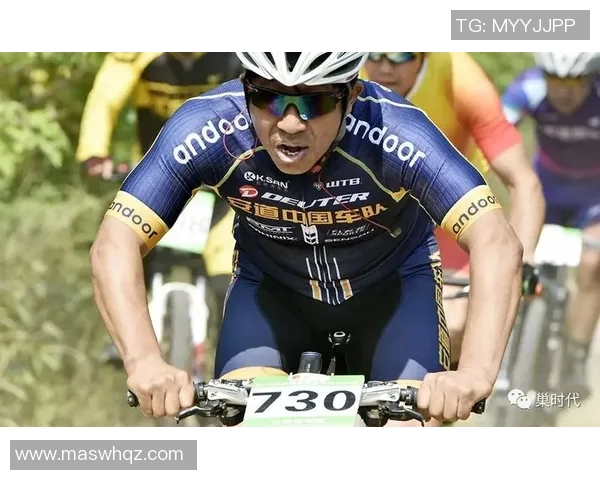 镜头捕捉:球员交易赛场小动作引发热议 镜头捕捉:球员交易赛场小动作引发热议