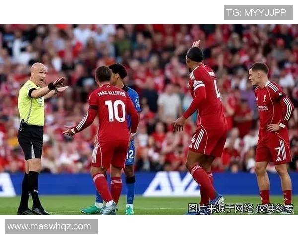 利物浦赛场爆发小插曲,裁判如何处理? 利物浦赛场爆发小插曲,裁判如何处理?